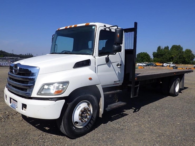 2013-hino-268-image-1