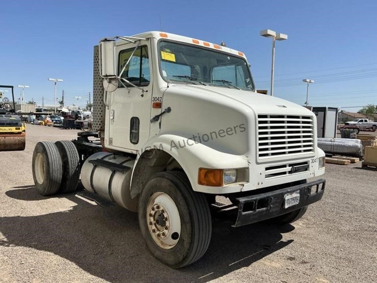2000-international-8100-image-4