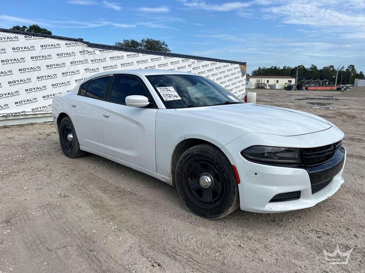 2017-dodge-charger-sedan-image-2