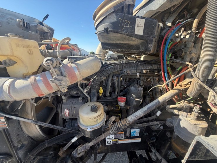 2017-peterbilt-579-image-14