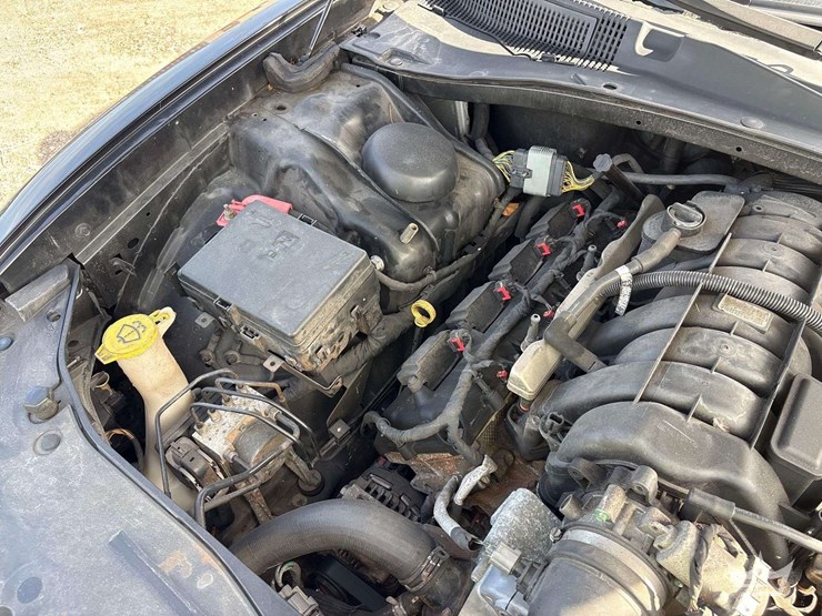 2015-dodge-charger-sedan-image-9