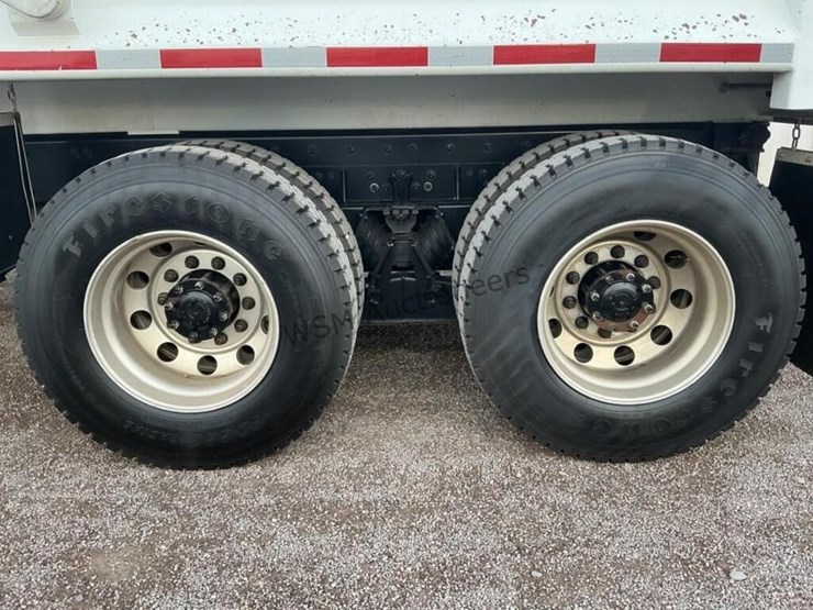 2016-freightliner-114sd-image-8