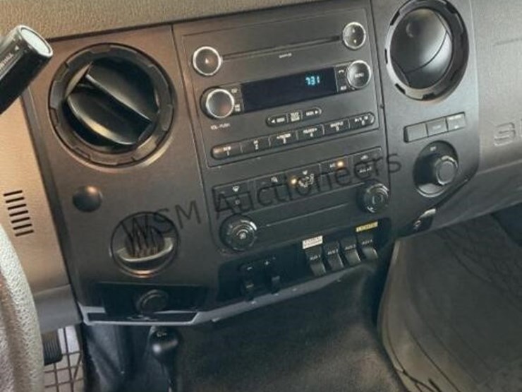 2013-ford-f550-image-21