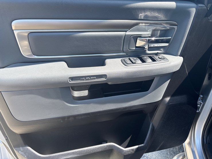 2016-dodge-1500-image-8