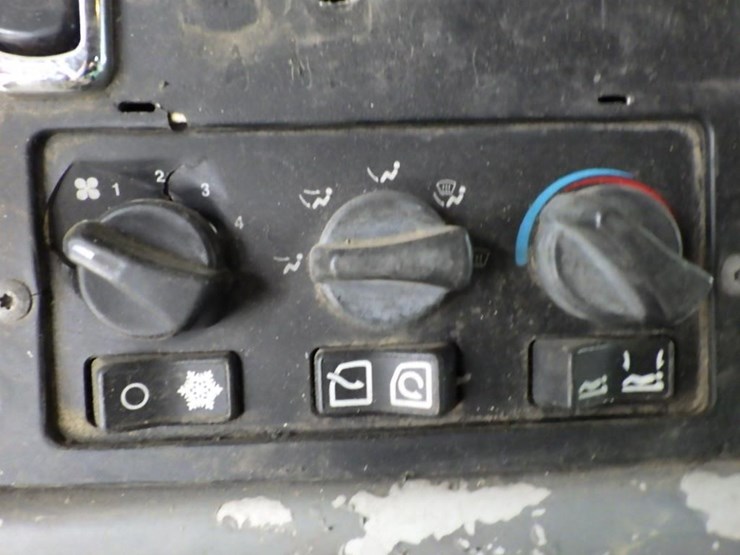 2009-peterbilt-387-image-51