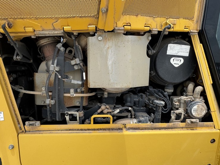 komatsu-d65ex-18-image-9