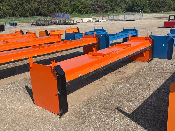 kit-containers-12'-skid-steer-pusher-with-replaceable-shoes-and-blade-image-4