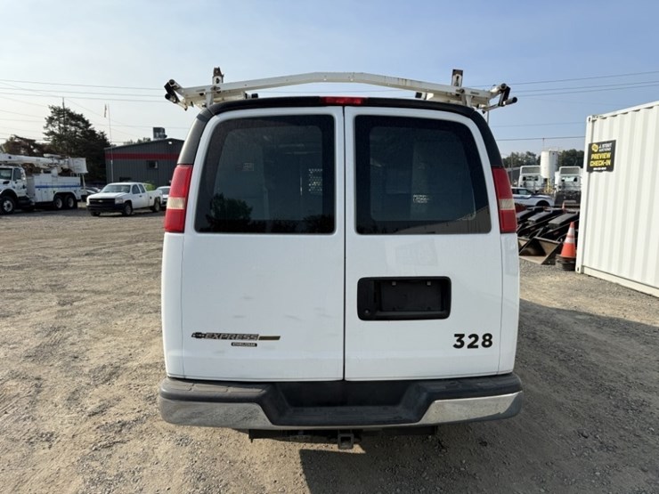 2014-chevrolet-express-2500-image-5