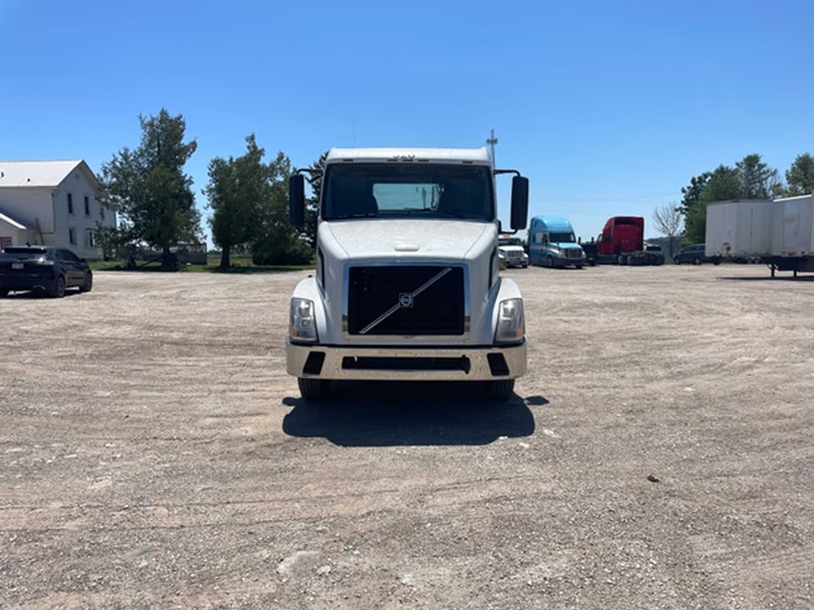 #120-•-2008-volvo-semi-tractor-(has-wi-title)-(whitelaw,-wi)-image-7