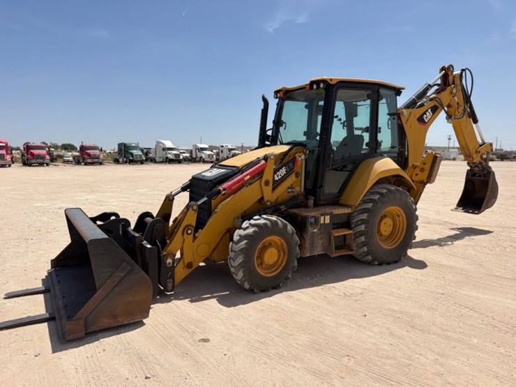 2021-caterpillar-420f2-it-image-1