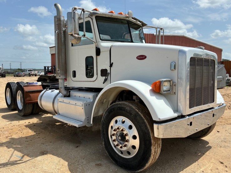 2016-peterbilt-365-image-3