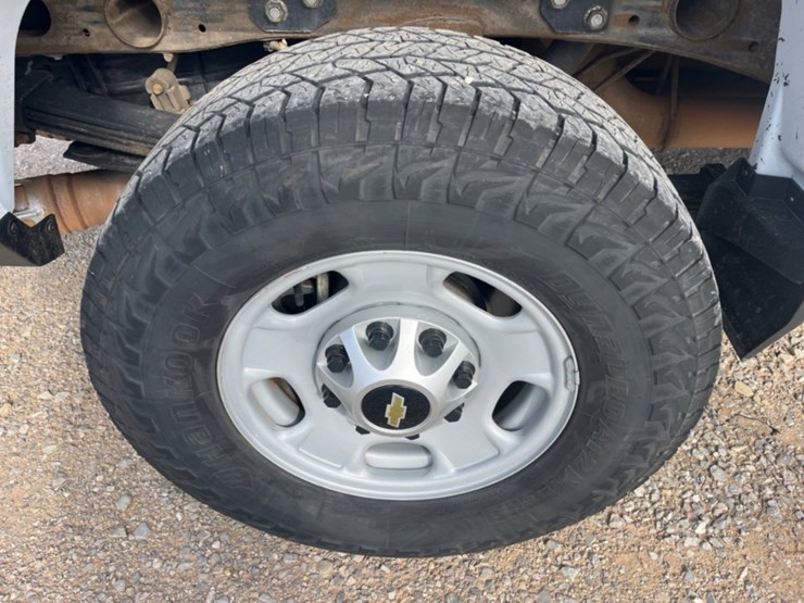 2018-chevrolet-silverado-2500hd-image-17