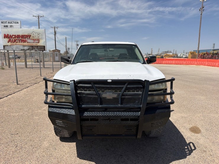 2005-chevrolet-silverado-2500hd-image-2
