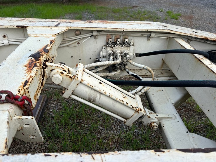 #4525-•-2010-eager-beaver-50-gsl-tri-axle-lowboy-image-24