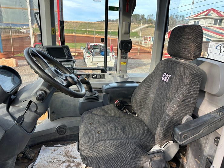 2016-caterpillar-938m-image-35