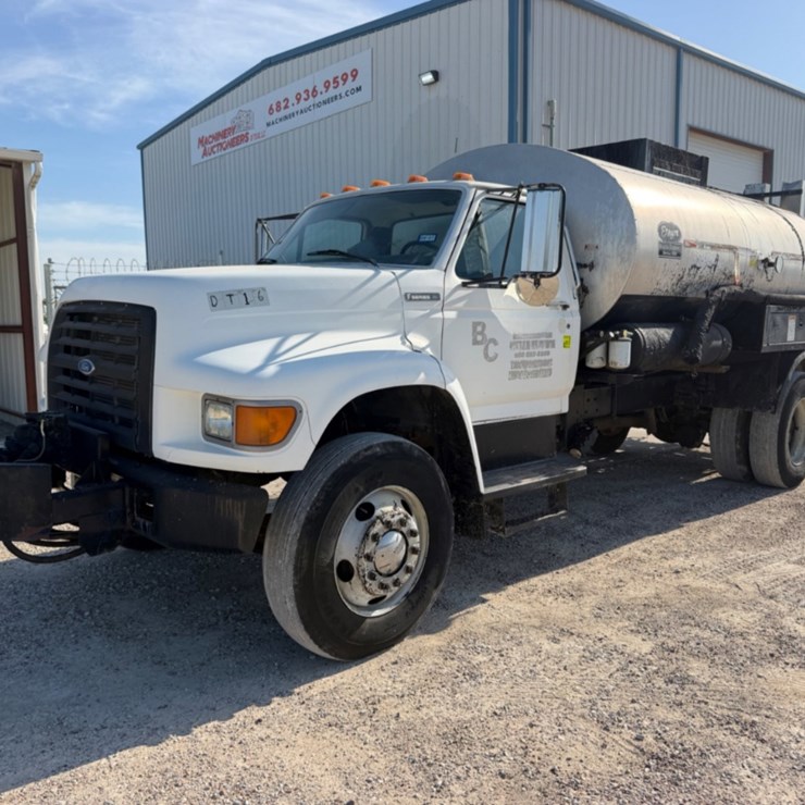 1995 FORD F800