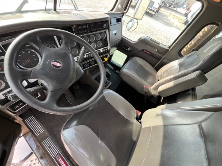 2020-kenworth-t800-image-15