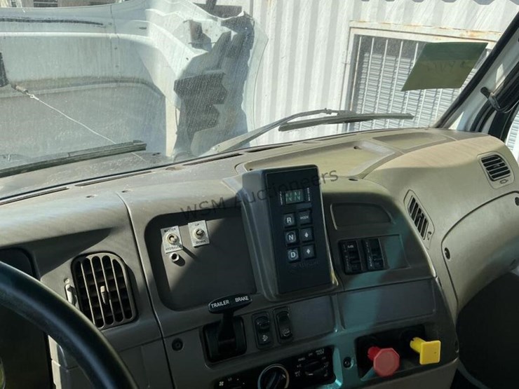 2008-sterling-lt8500-image-23
