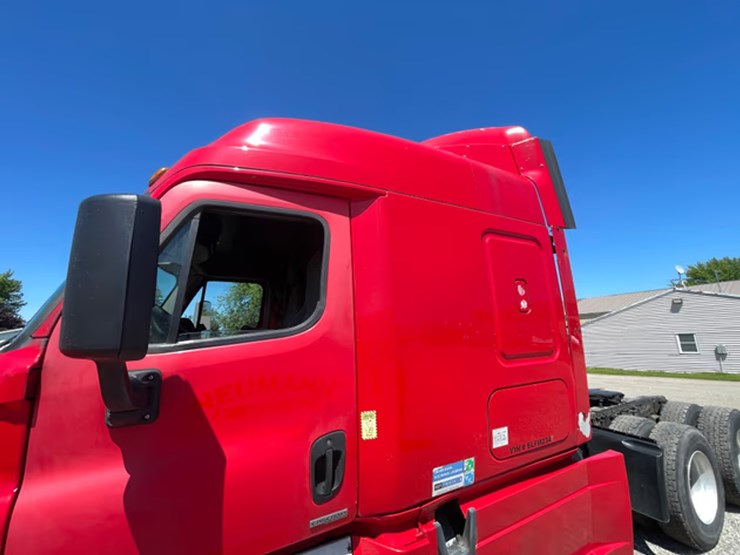 #118-•-2014-freightliner-semi-tractor-(has-wi-title)-(denmark,-wi)-image-14