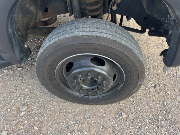 2014-ford-f550-image-11