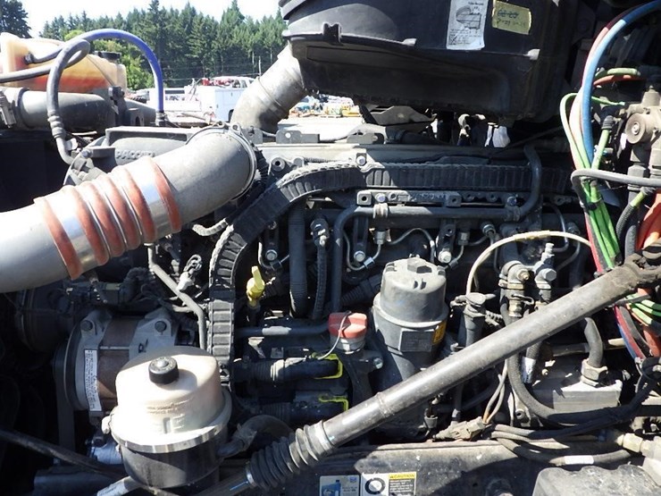 2015-peterbilt-325-image-26