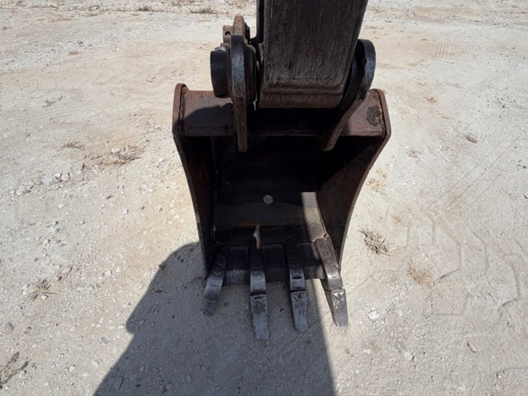 takeuchi-tb235-image-9