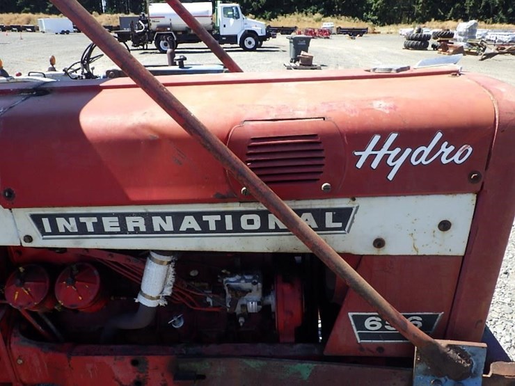 international-i-656-tractor-image-12