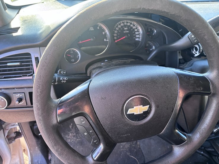 2010-chevrolet-tahoe-image-10