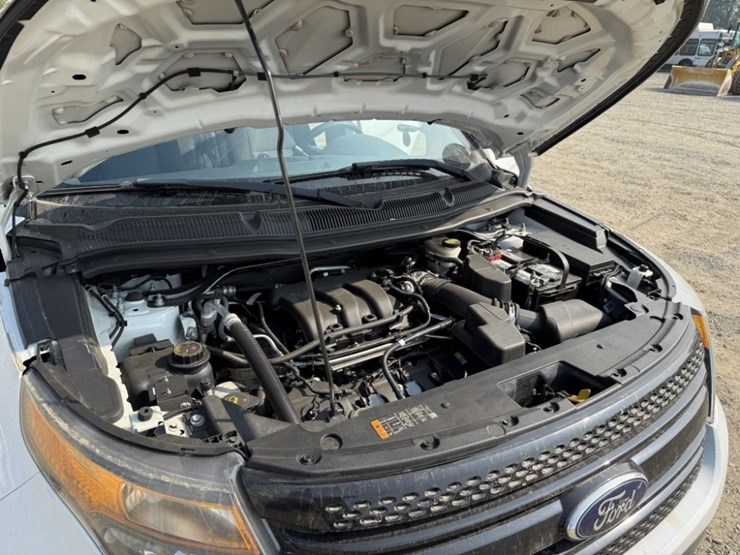 2015-ford-explorer-image-17