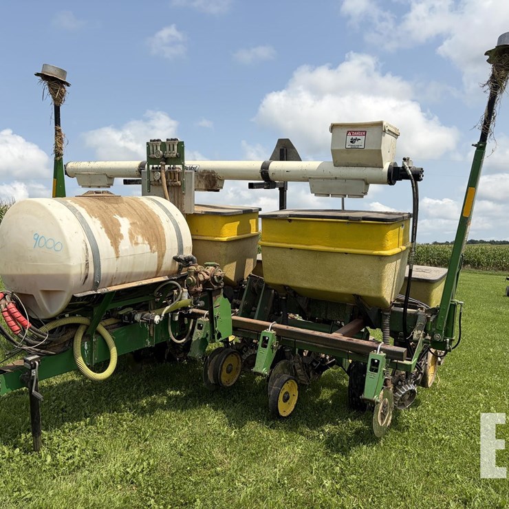 JOHN DEERE 7200