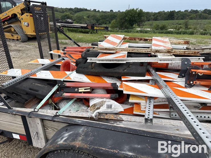 2006-t/a-utility-trailer-w/road-cones-&-signs-image-13