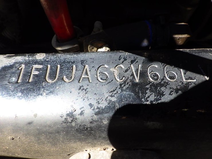 2006-freightliner-columbia-120-image-52