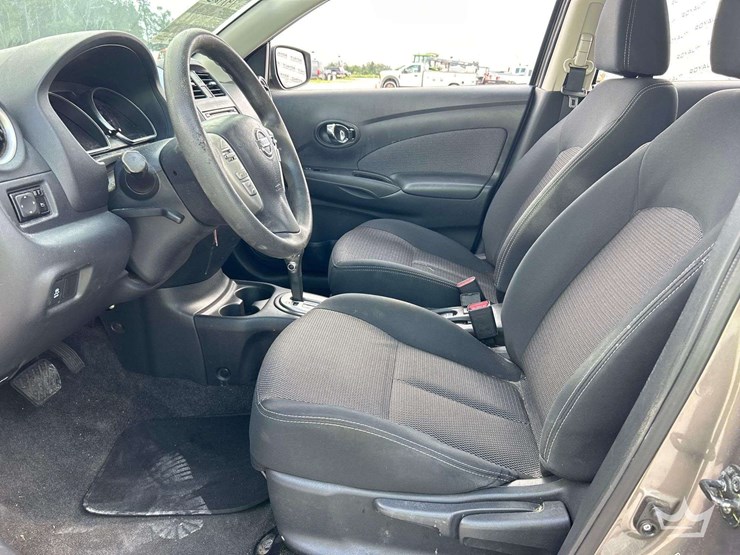 2016-nissan-versa-sedan-image-13