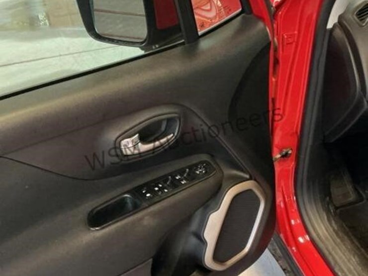2016-jeep-renegade-image-23