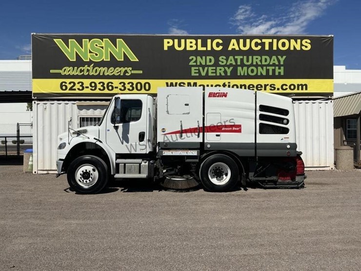 2019-freightliner-m2-106-image-1