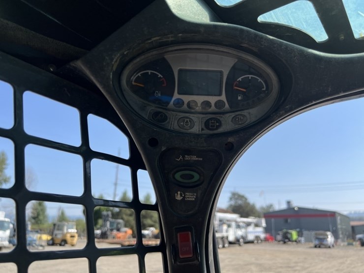 2017-bobcat-s550-image-22