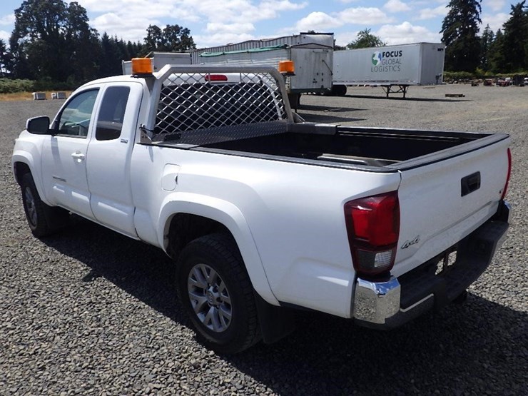 2018-toyota-tacoma-image-3