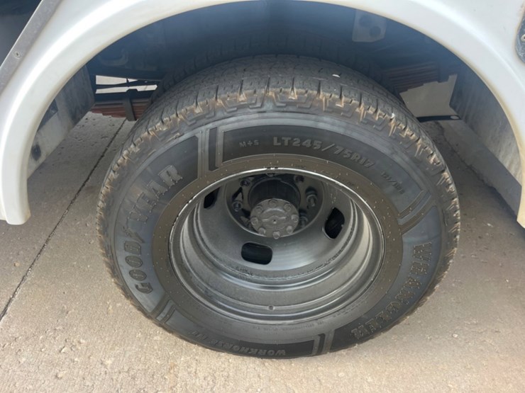 2013-ford-f350-image-13