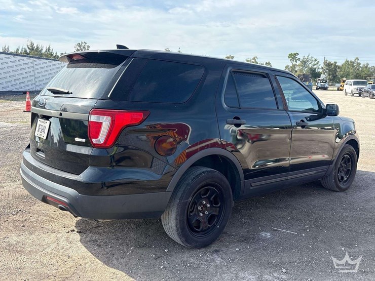 2017-ford-explorer-image-3