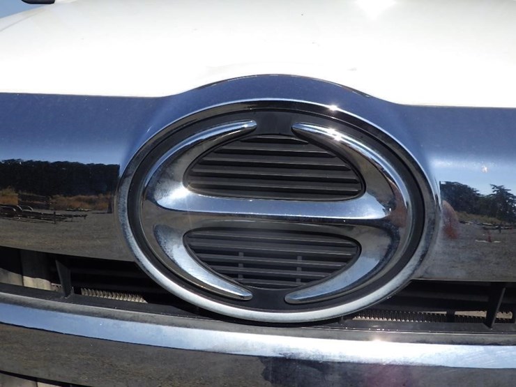 2013-hino-268-image-37