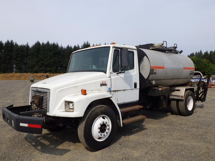 1999-freightliner-fl70-image-1