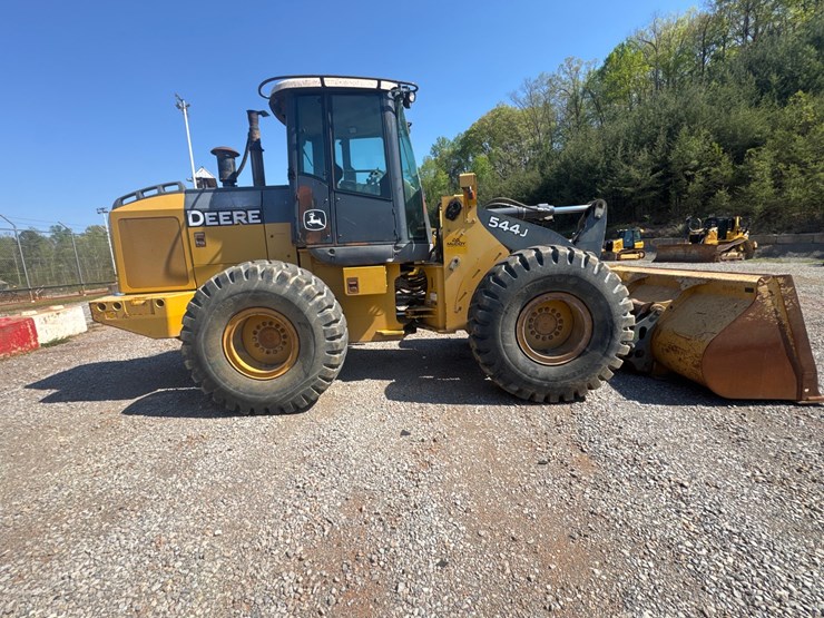 2005-deere-544j-image-4
