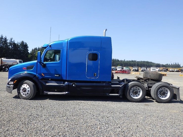 2015-peterbilt-325-image-2