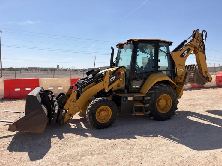 2021-caterpillar-420f2-it-image-1