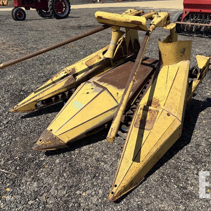 NEW HOLLAND 824