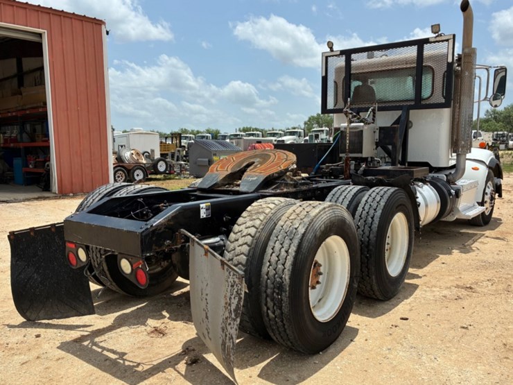 2016-peterbilt-367-image-4