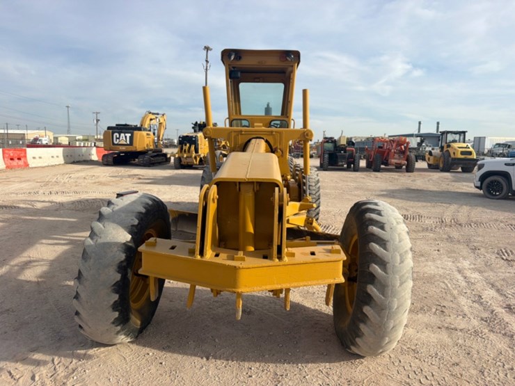 deere-570a-image-2