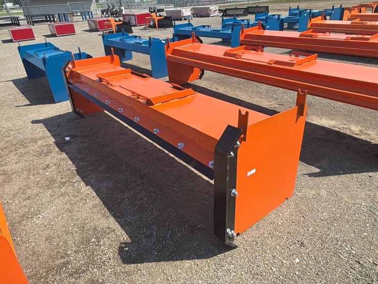 kit-containers-10'-skid-steer-pusher-with-replaceable-shoes-and-blade-image-1