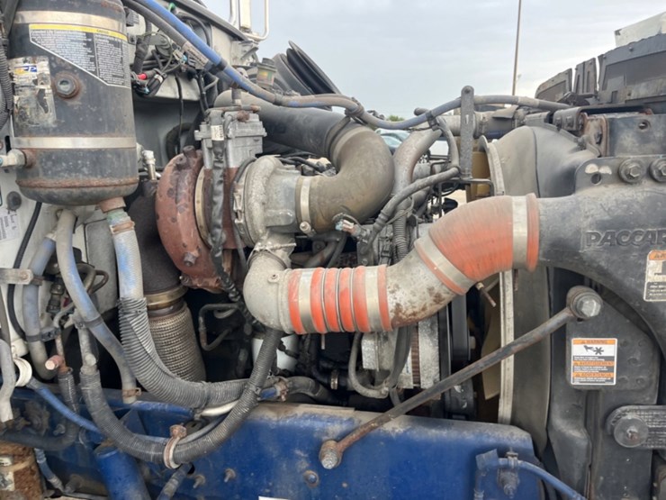 2012-peterbilt-337-image-10