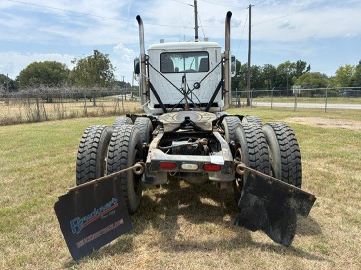 2015-mack-chu613-daycab-truck-image-6